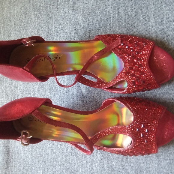 Elegant Red Women's Shoes - Picture 2 of 5